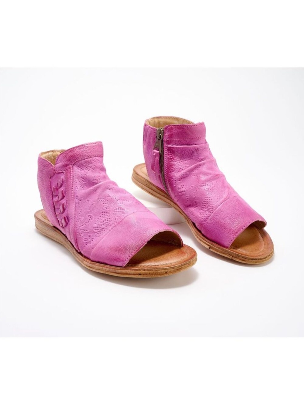 Miz Mooz Women's Sz 8
Leather Ruched Sandals Pink
 Qvc item # A631749